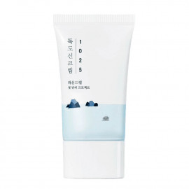Солнцезащитный крем для проблемной кожи с морской водой Round Lab 1025 Dokdo Sunscreen SPF50+ PA++++